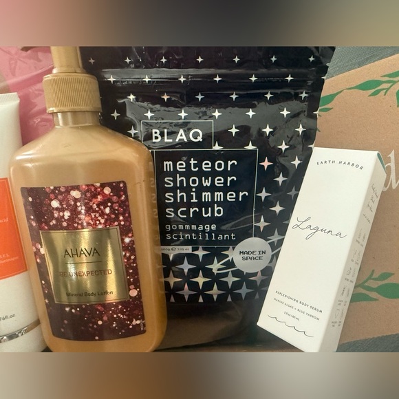 New Beauty Lot Earth Harbor AHAVA Juicy Couture BLAQ + Scentuals - Picture 2 of 2